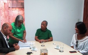 João Alves e Eliane Aquino assinam Termo.