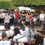 Vice-governador acompanha a apresentação da Orquestra Jovem junto à população.
